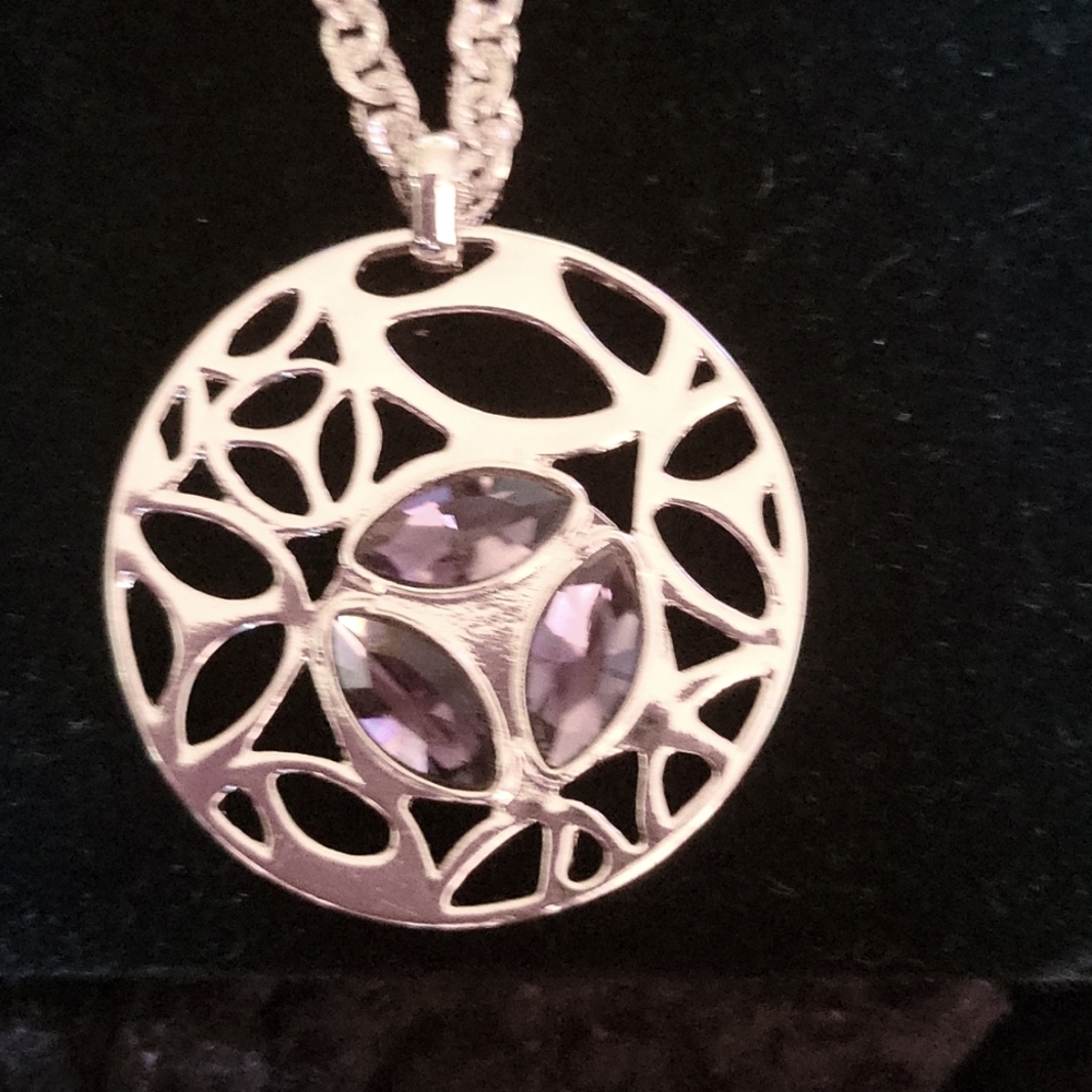 Pendant with chain